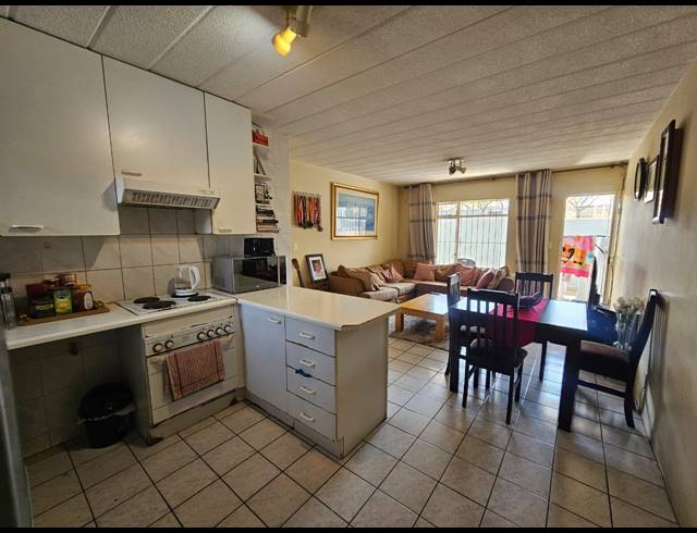 3 BEDROOM SECTIONAL TITLE FOR SALE IN LINMEYER
